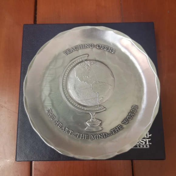 Vintage Wendell August Teacher Tribute Coaster Hand Hammered 4.5" Gift - Picture 1 of 5